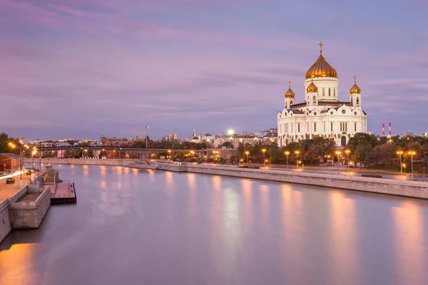 Москва река и Спасо-Преображенский собор Стоковое Фото