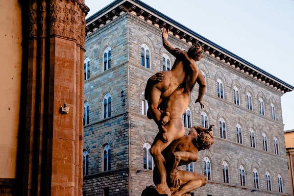 Статуя Ратто Делле Sabine Лоджия Lanzi Piazza Della Sig Флоренции Стоковая Картинка