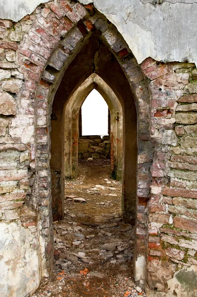 Древней арки через кирпичные стены w Лицензионные Стоковые Изображения