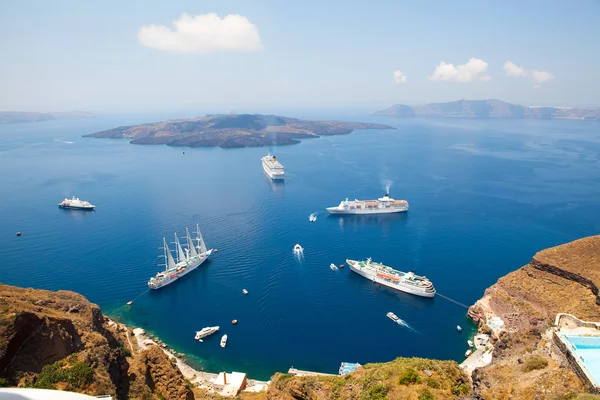 Круизные лайнеры в Санторини, Греция Лицензионные Стоковые Фото