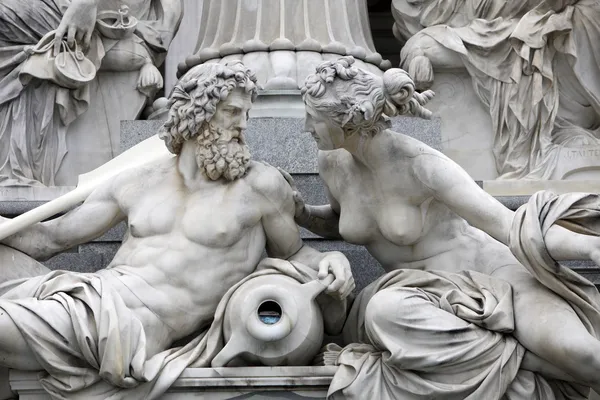 Дунай и ИНН, деталь фонтан pallas athene, Вена — стоковое фото