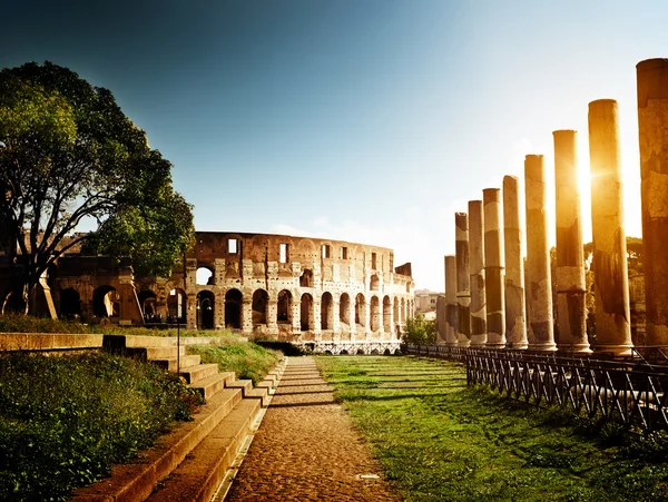 Колизей в Риме, Италии — стоковое фото