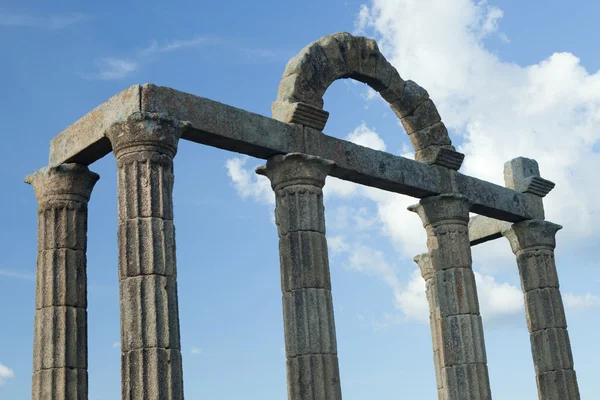 Столбцы с римские руины — стоковое фото