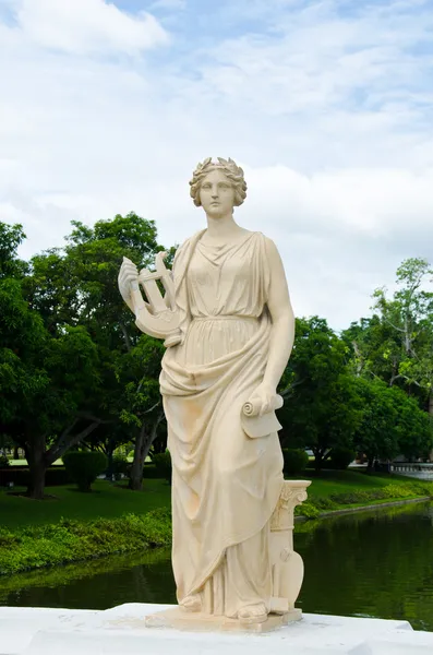 Древние мраморная статуя женщины Стоковое Изображение