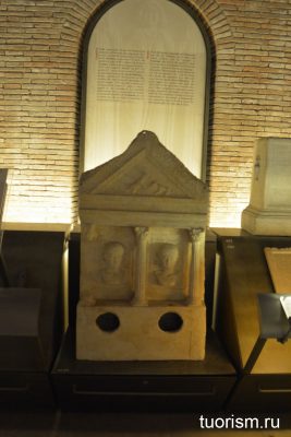 надгробие, погребальные урны, уникальное надгробие, Рим, Капитолийские музеи