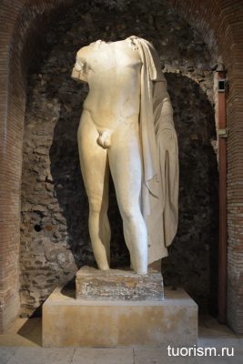 бог Вейовис, Вейовис, статуя бога, Рим, Табуларий, музей. Vejovis, Veiovis